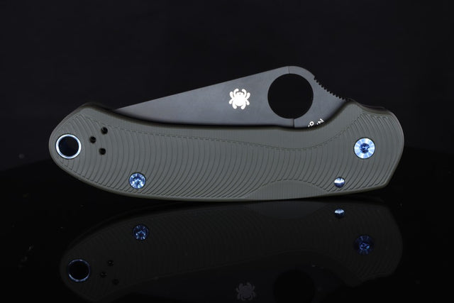 Spyderco Para 3 aluminum scale, Magpul OD Green Cerakote